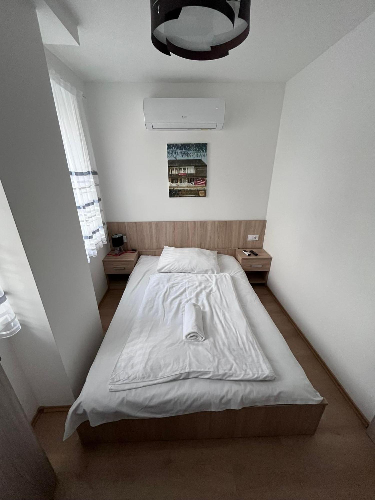 Majus 1 Vendeghaz - Torony Hotel Екстериор снимка