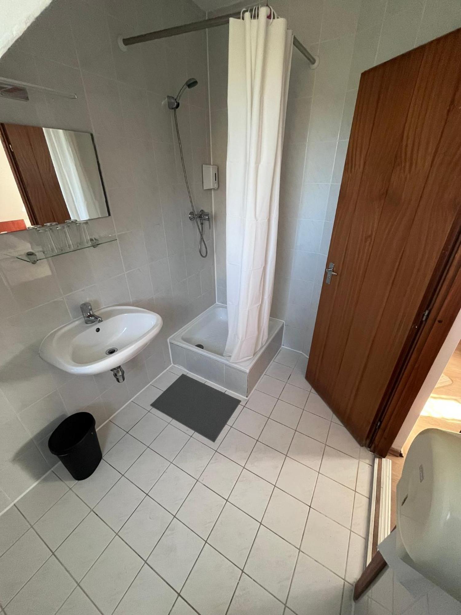 Majus 1 Vendeghaz - Torony Hotel Екстериор снимка