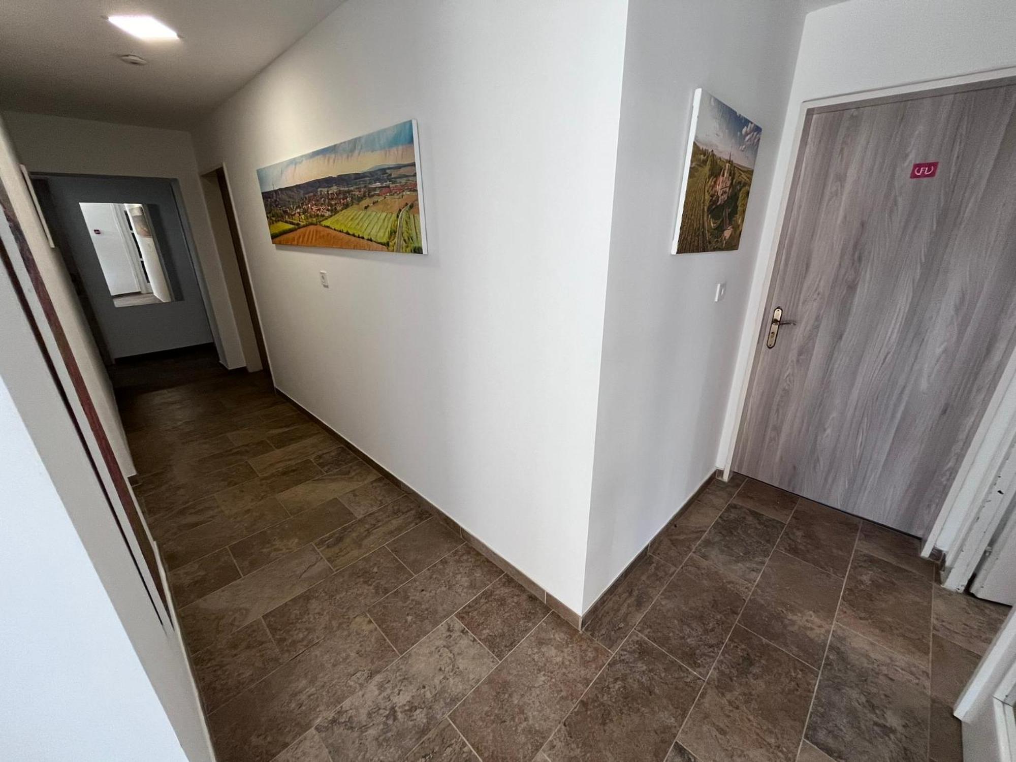 Majus 1 Vendeghaz - Torony Hotel Екстериор снимка