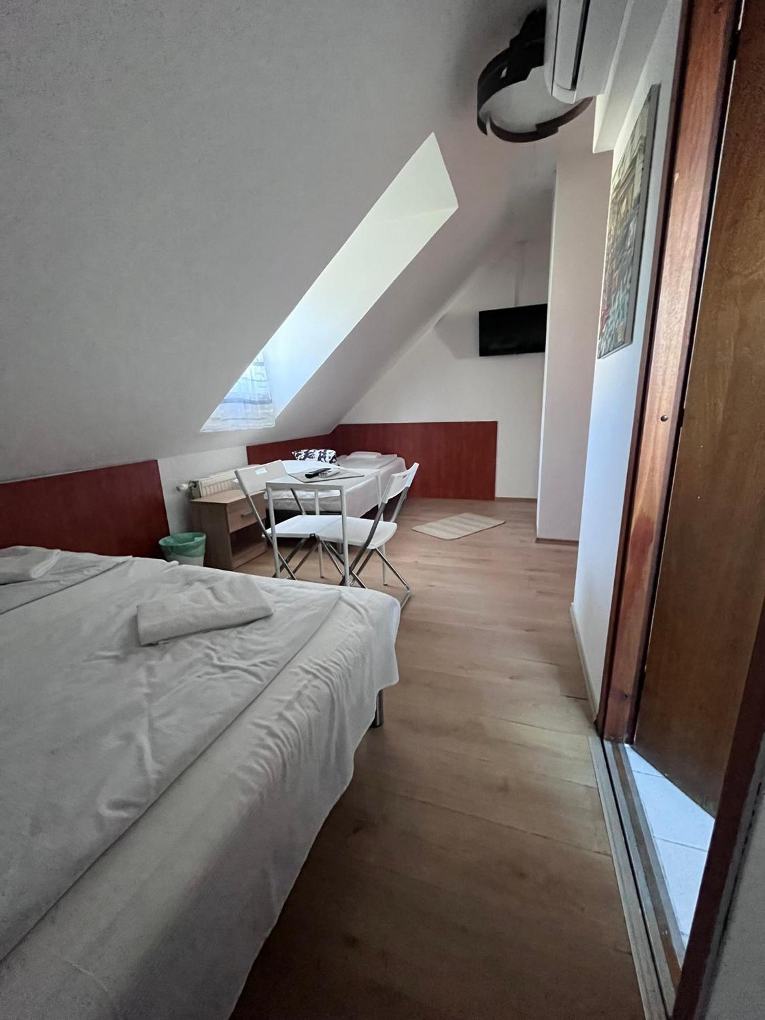 Majus 1 Vendeghaz - Torony Hotel Екстериор снимка
