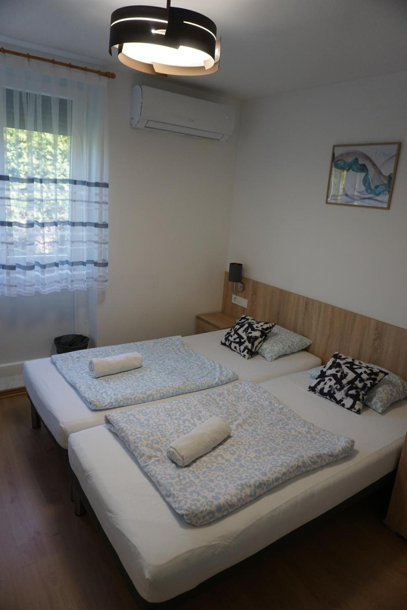 Majus 1 Vendeghaz - Torony Hotel Екстериор снимка