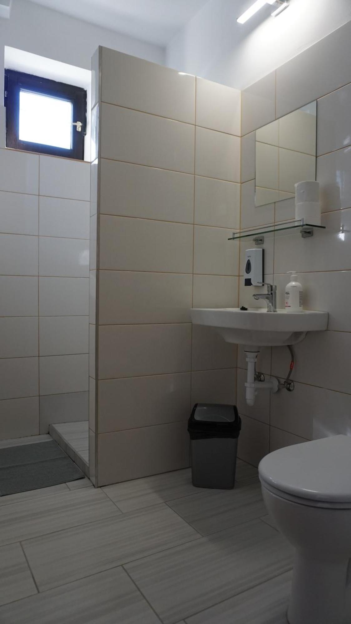 Majus 1 Vendeghaz - Torony Hotel Екстериор снимка