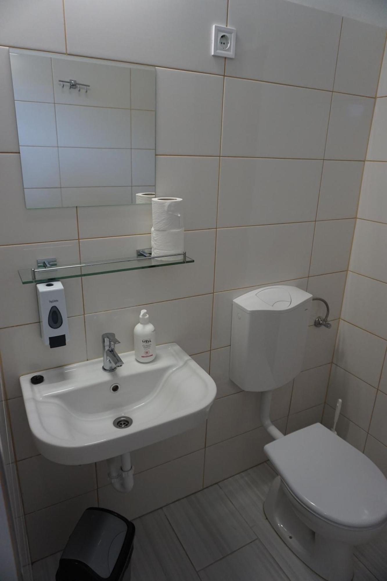 Majus 1 Vendeghaz - Torony Hotel Екстериор снимка