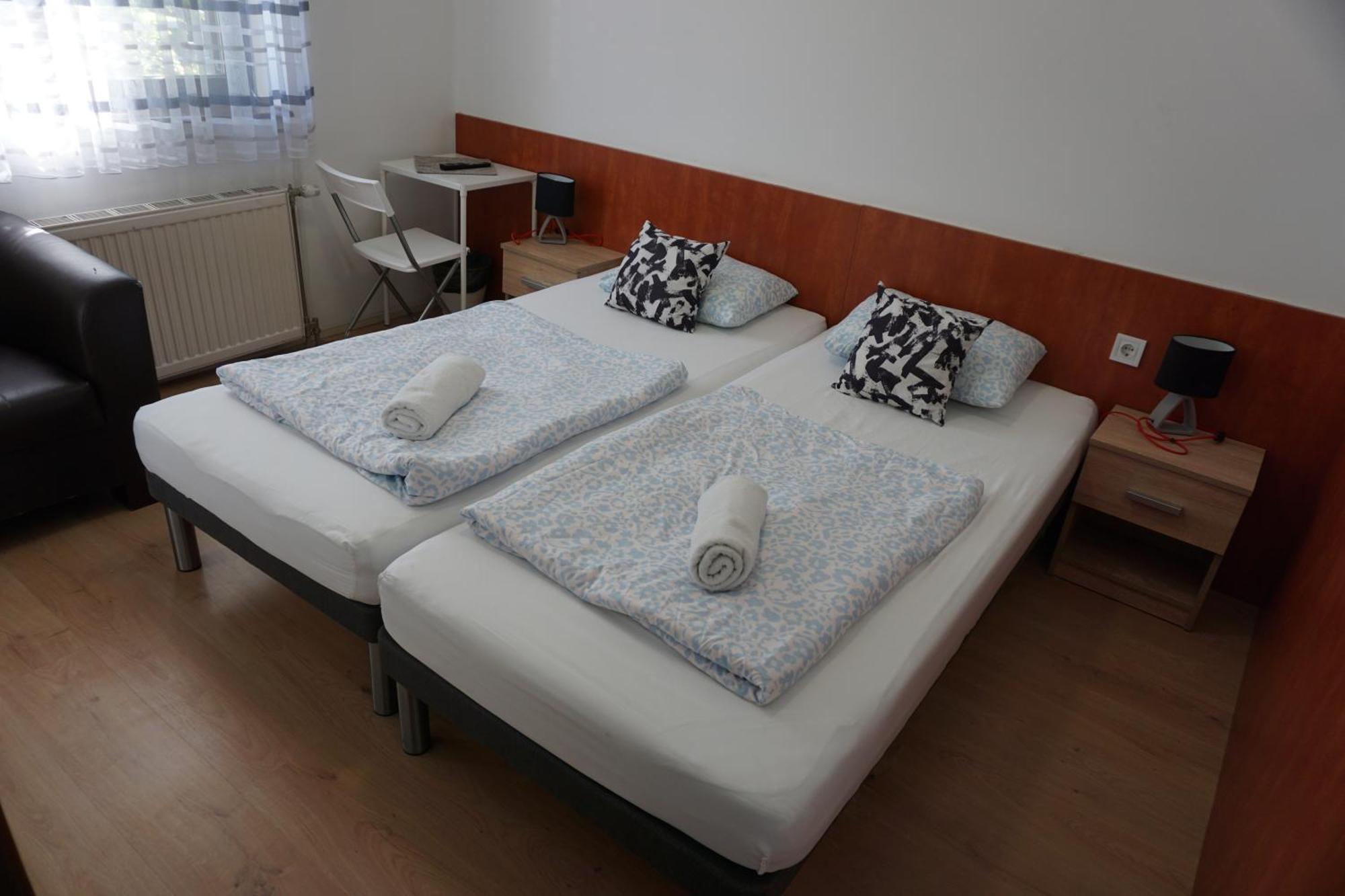 Majus 1 Vendeghaz - Torony Hotel Екстериор снимка