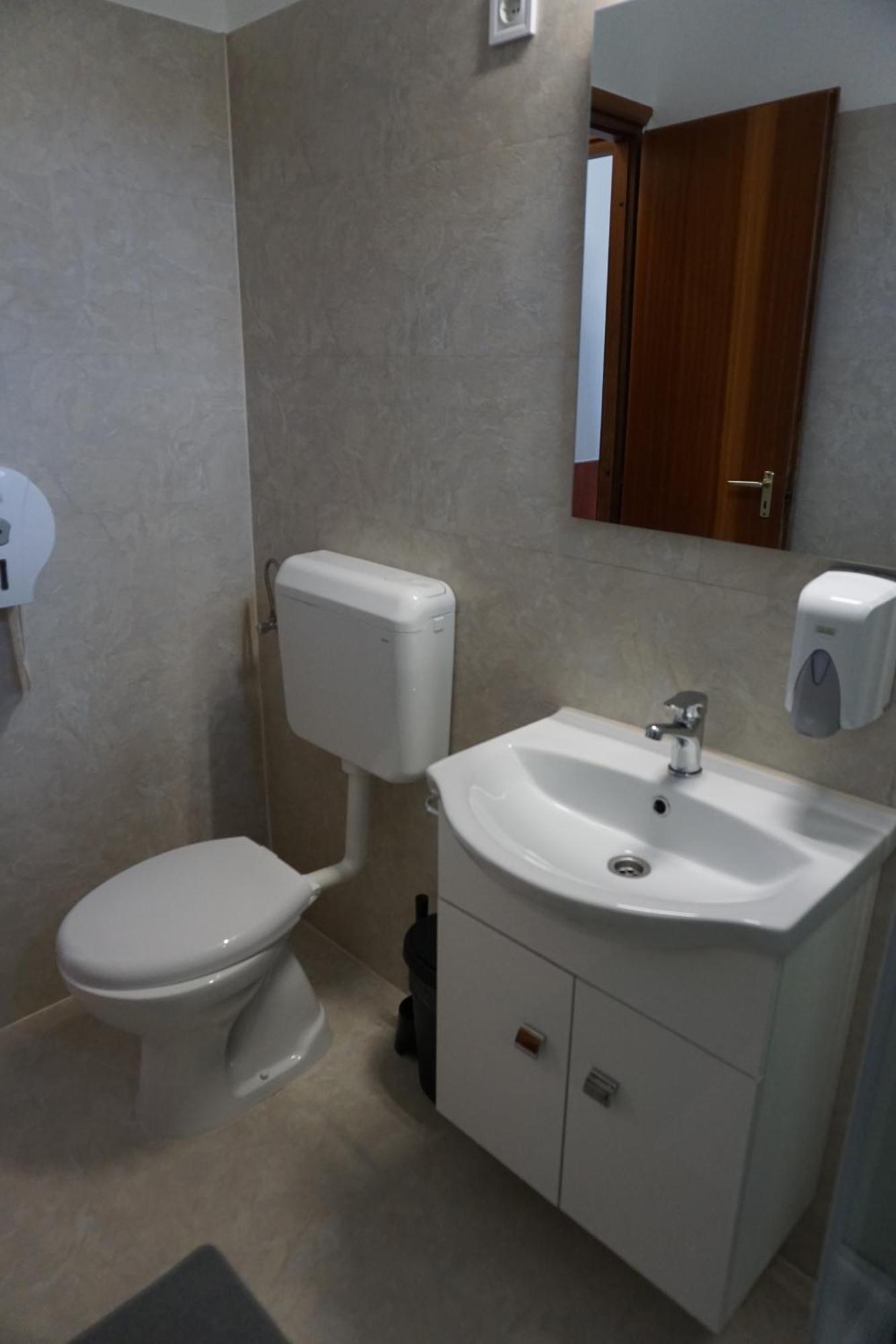 Majus 1 Vendeghaz - Torony Hotel Екстериор снимка