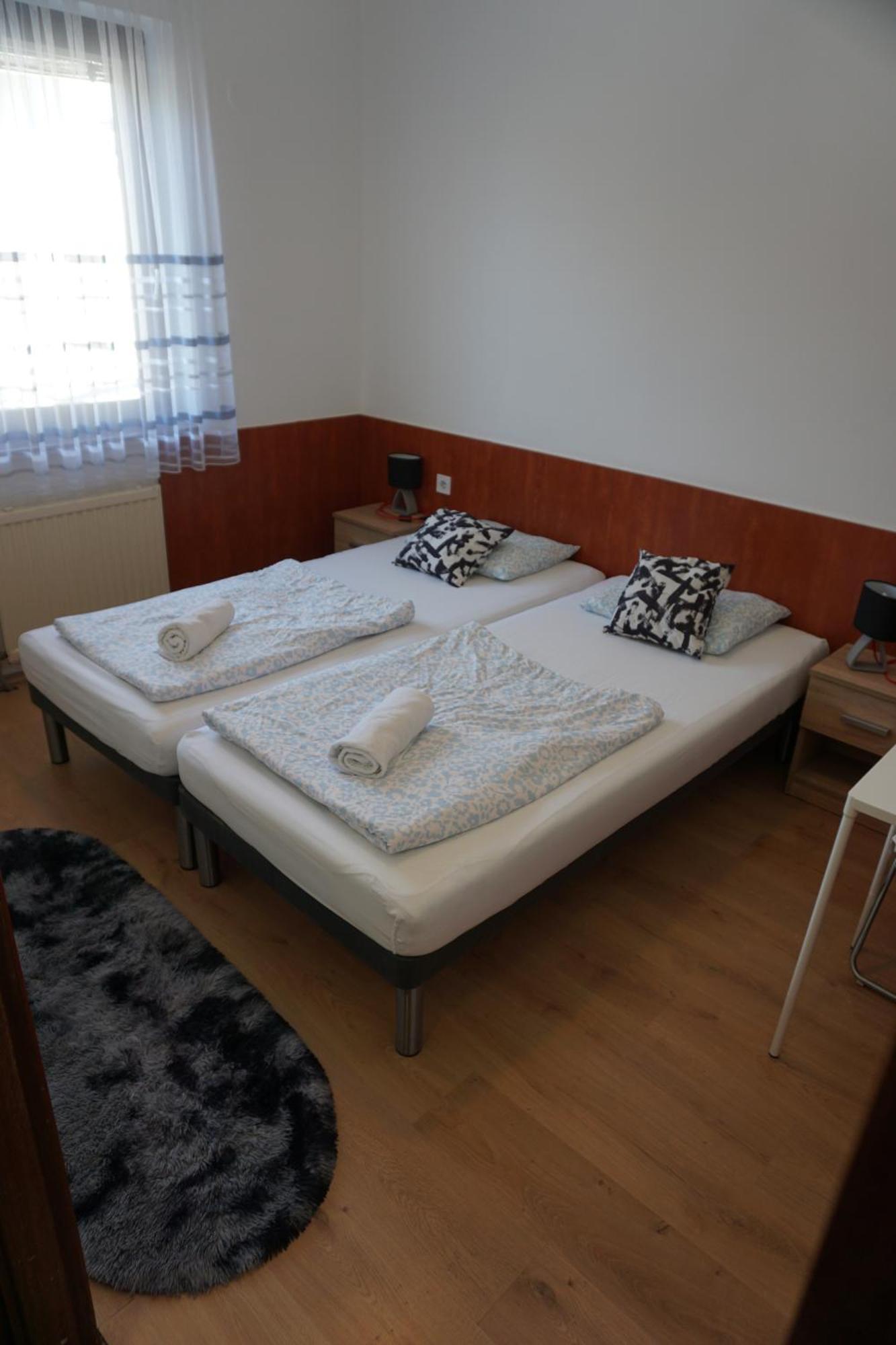 Majus 1 Vendeghaz - Torony Hotel Екстериор снимка