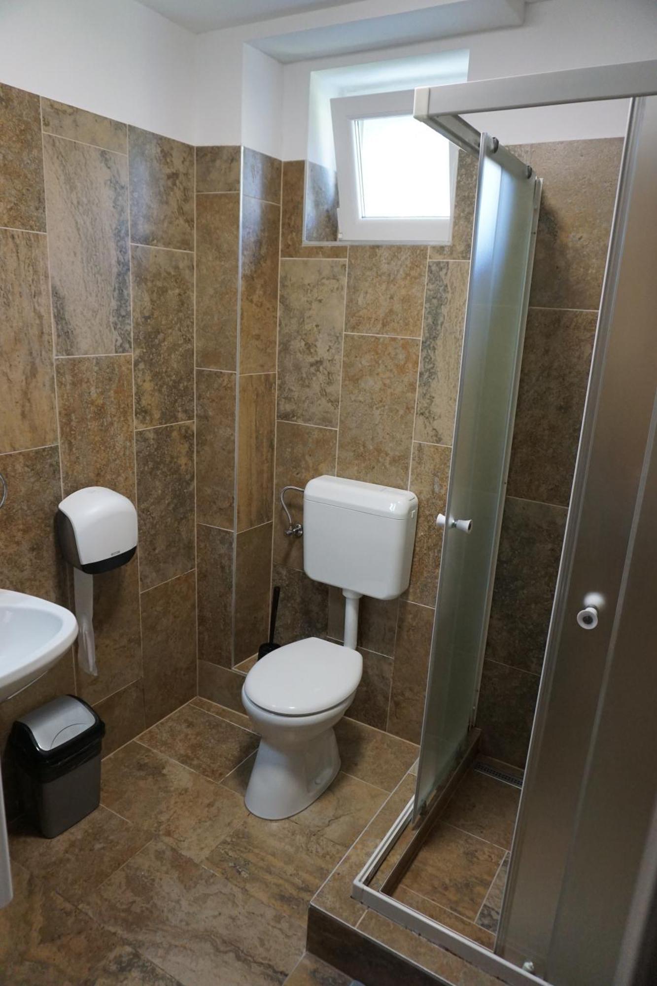 Majus 1 Vendeghaz - Torony Hotel Екстериор снимка